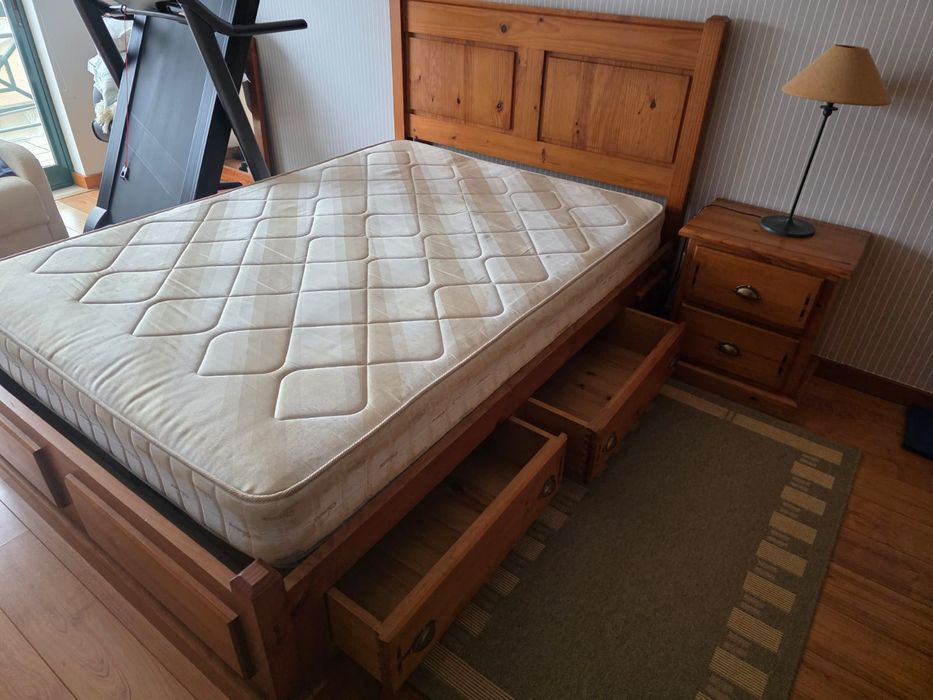 Quarto de casal completo em pinho maciço