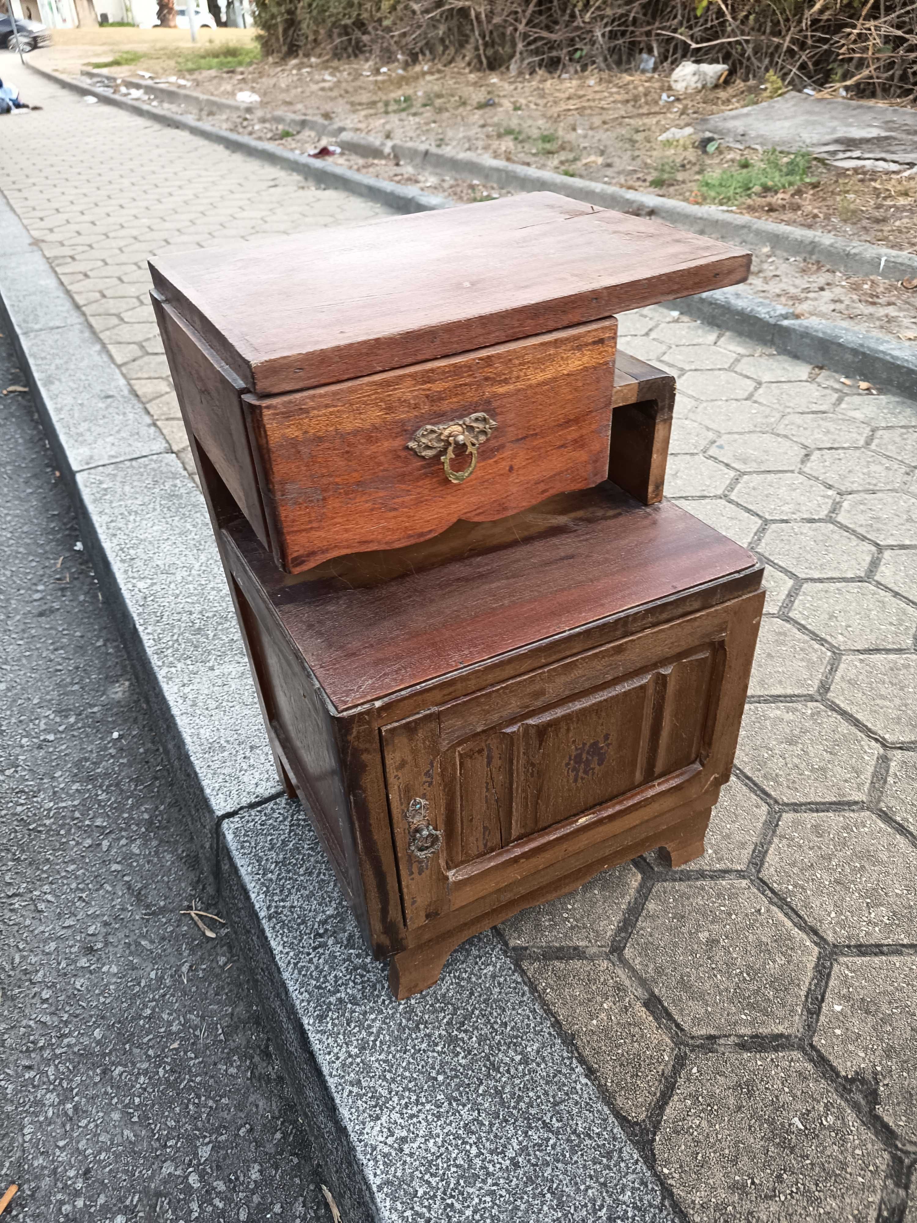 Mesinhas de cabeceira-lote 171