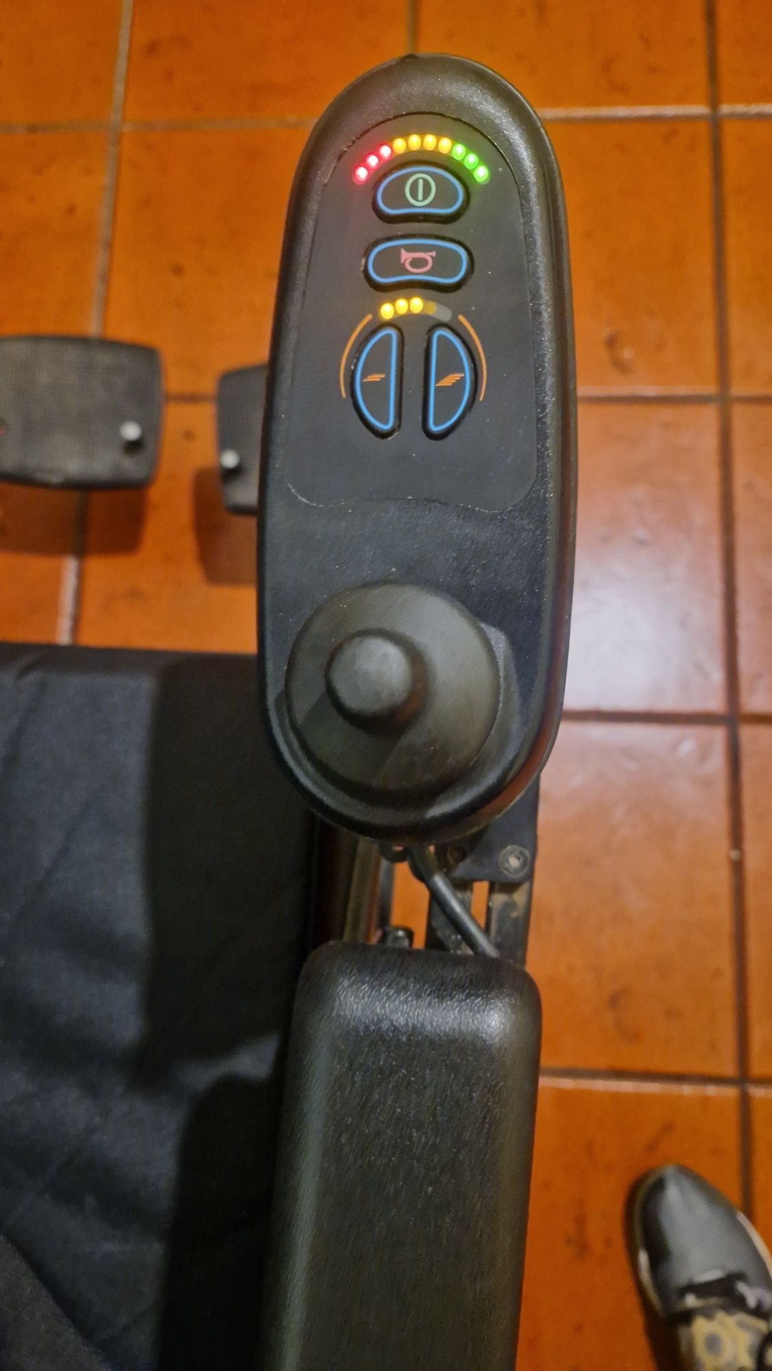 Vendo cadeira de rodas eléctrica