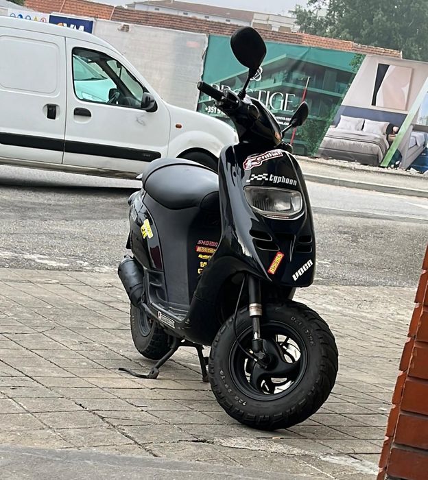 Acelera sccoter piaggio typhoon