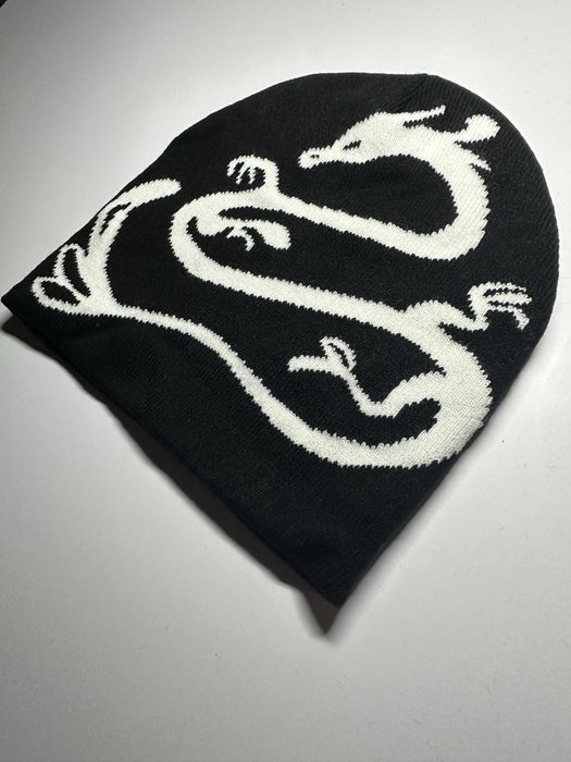 стильна зимова шапка y2k / opium з драконом