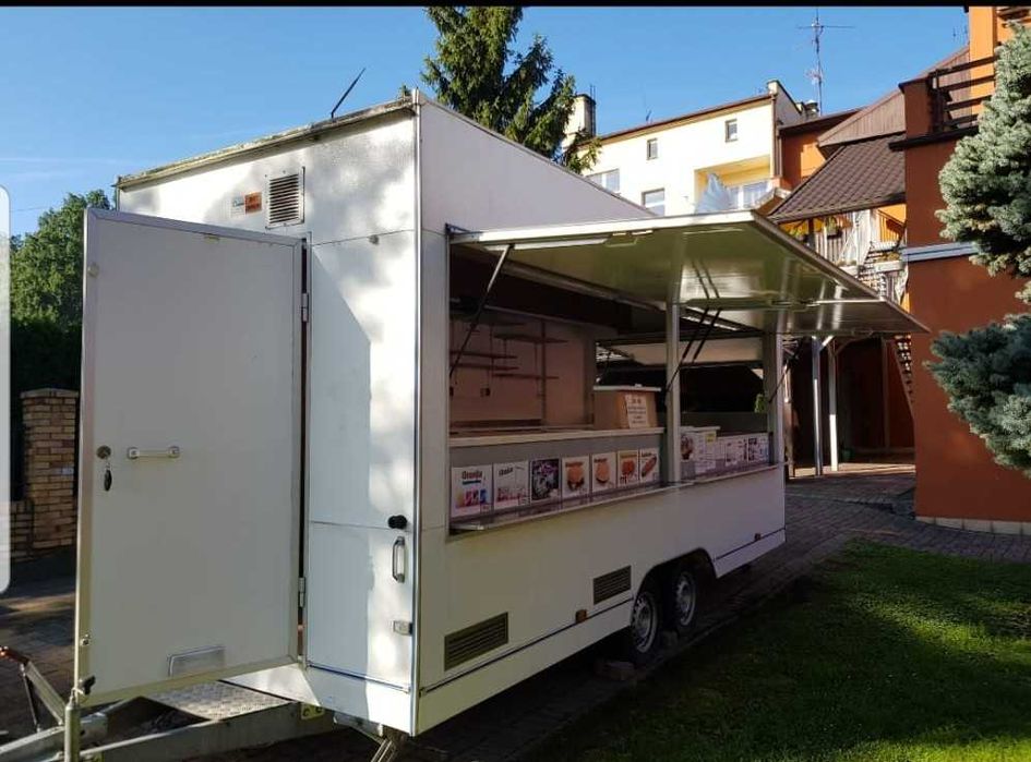 Przyczepa gastronomiczna wyposażona