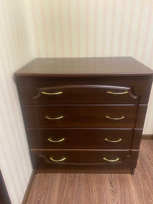 Продам меблі (ліжко двухповерхове, стіл, комод)