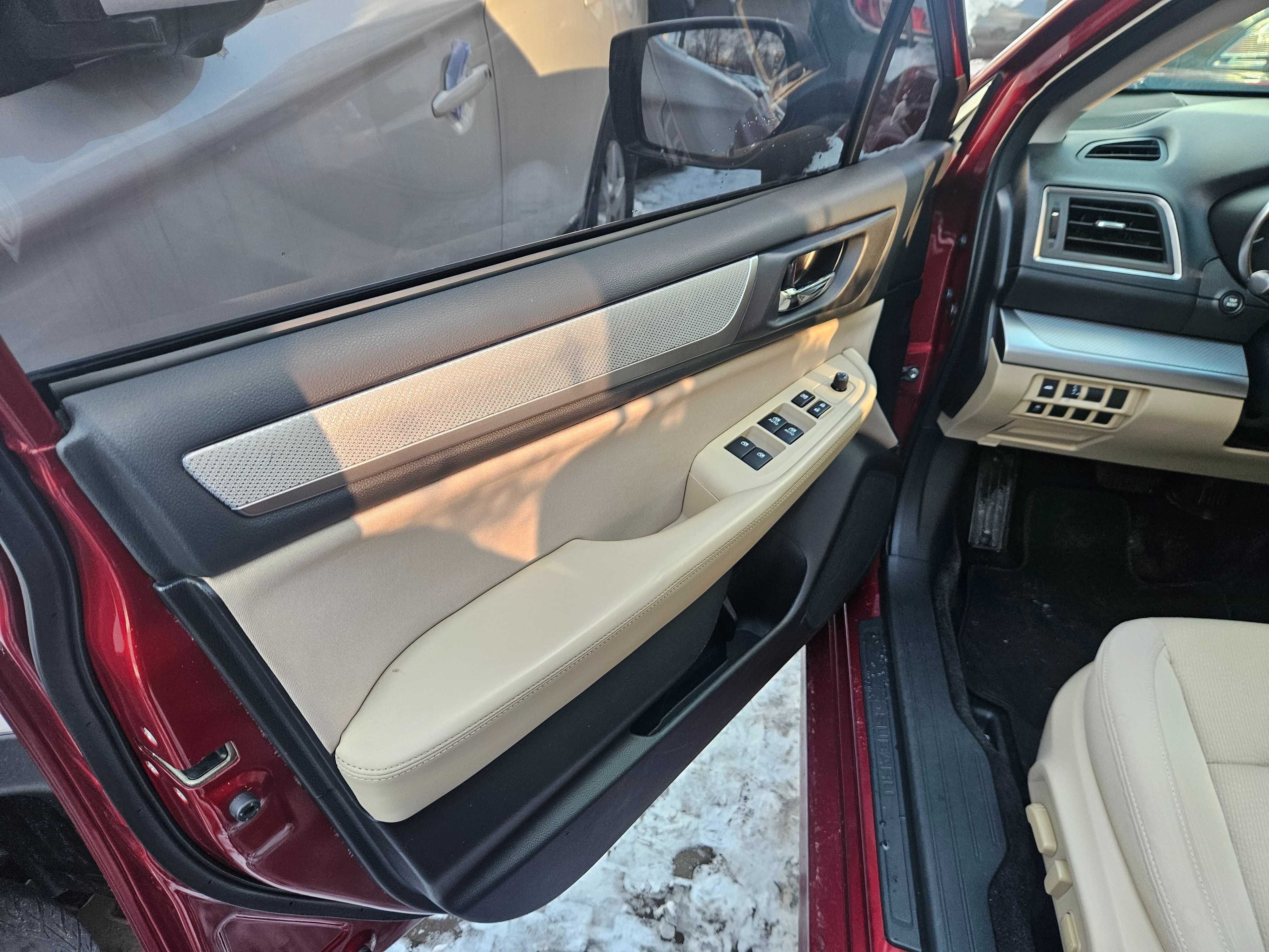 Subaru Legacy 2.5 бензин, АКПП полный привод.
