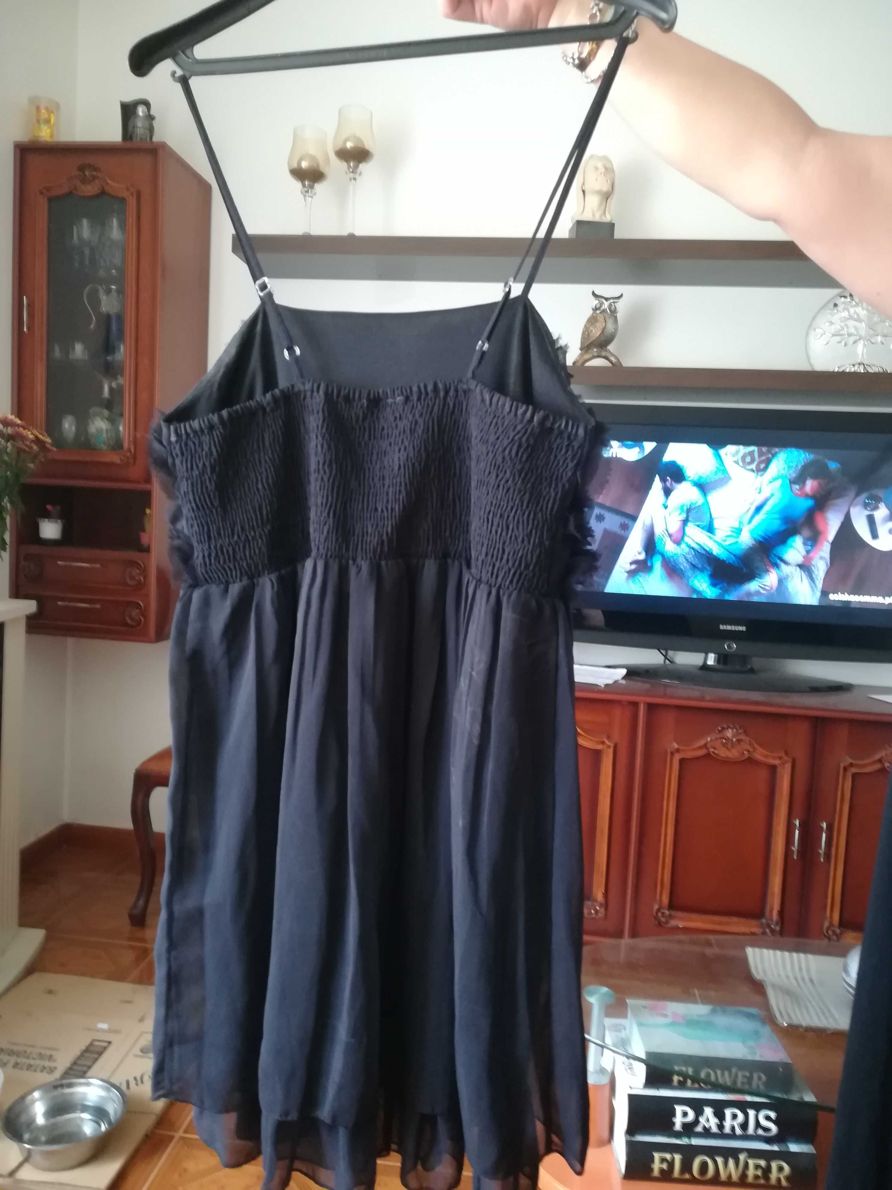 Vestido preto muito bonito e elegante para uma festa