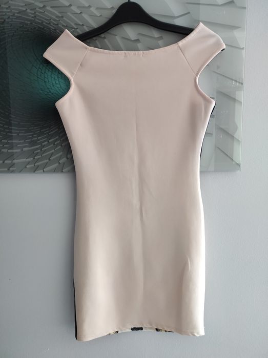 Piękna, zmysłowa Sukienka taliowana