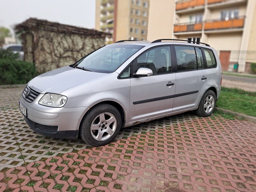 Sprzedam Vw Touran 1.9tdi
rok produkcji 2005