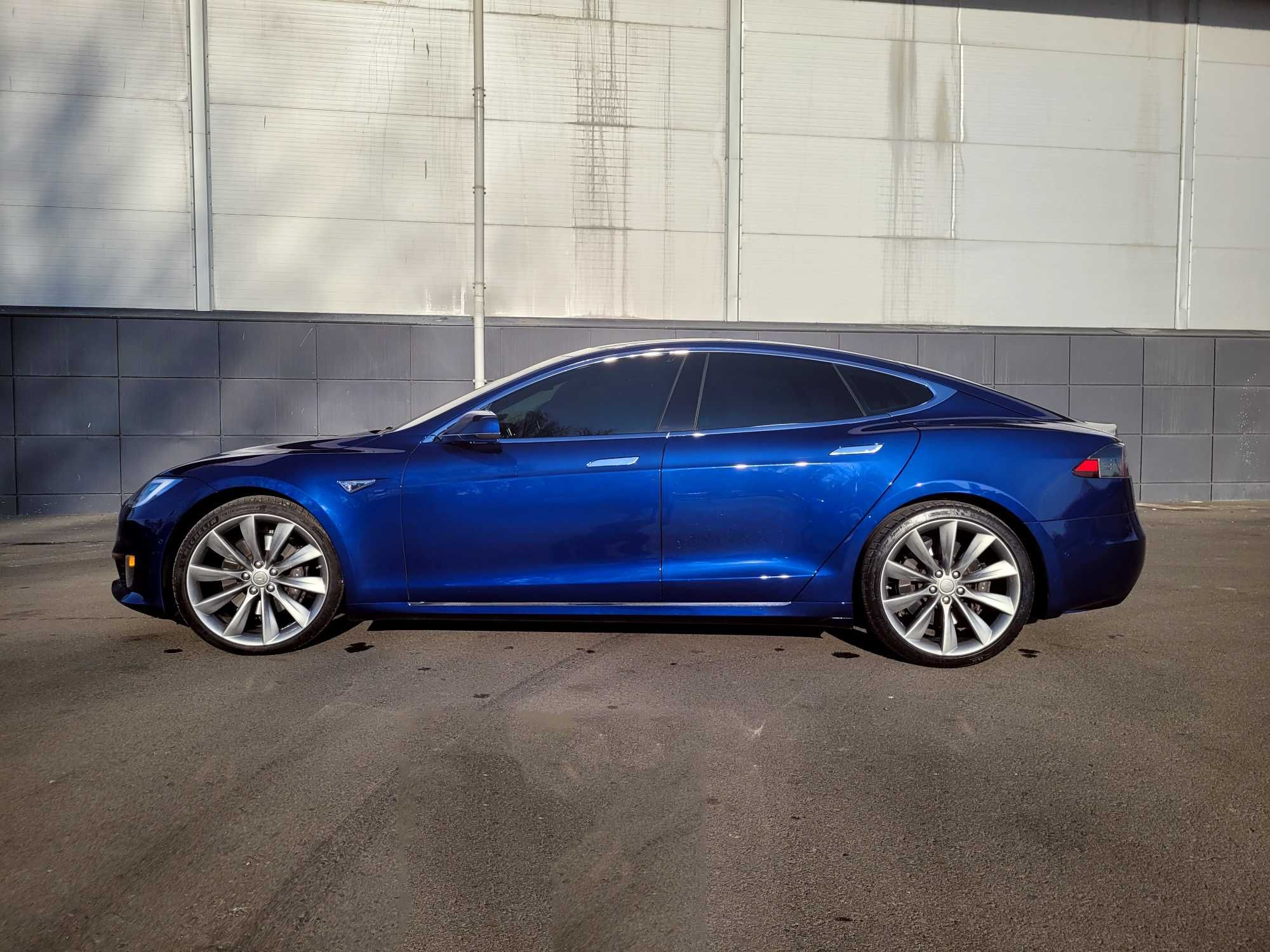 Tesla S 2016 (рест.) 75 кВт, Полный привод. Отличное состояние