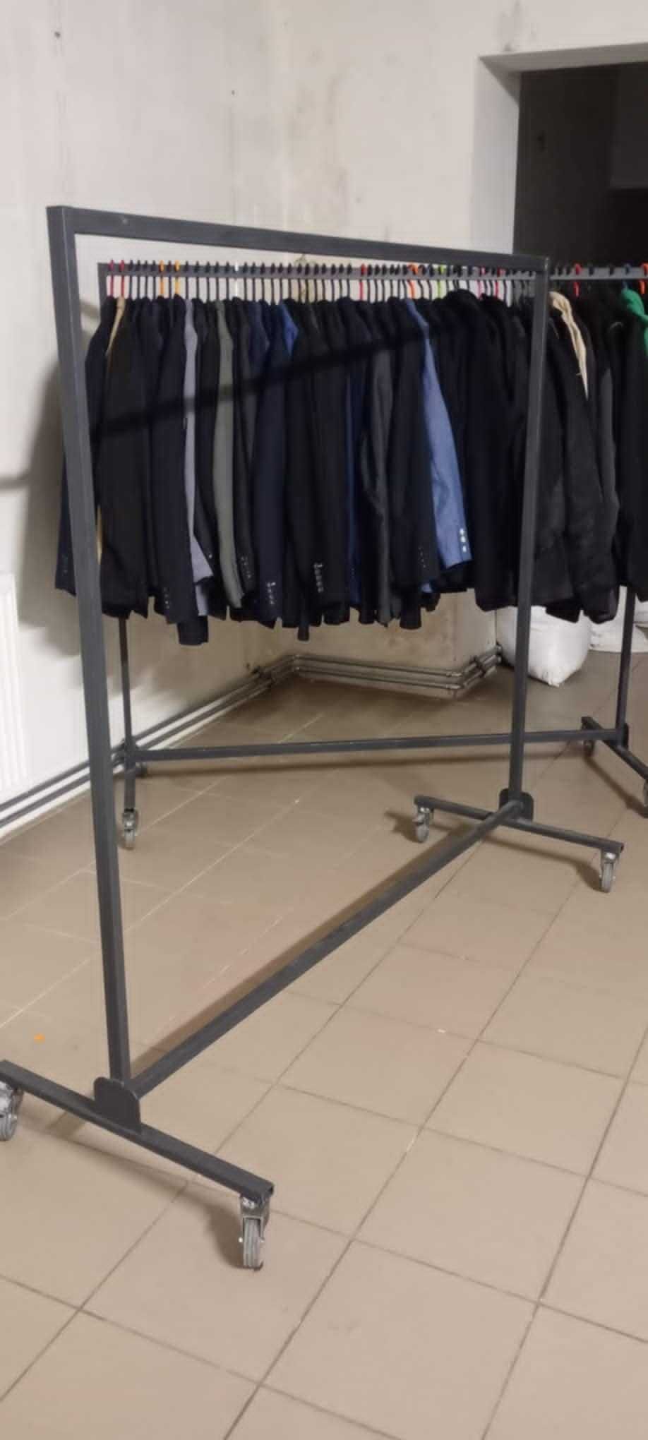 Stojak na kółkach, wieszak mobilny