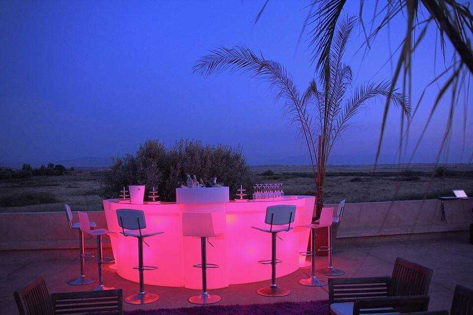 Balcão de bar com iluminação rgb