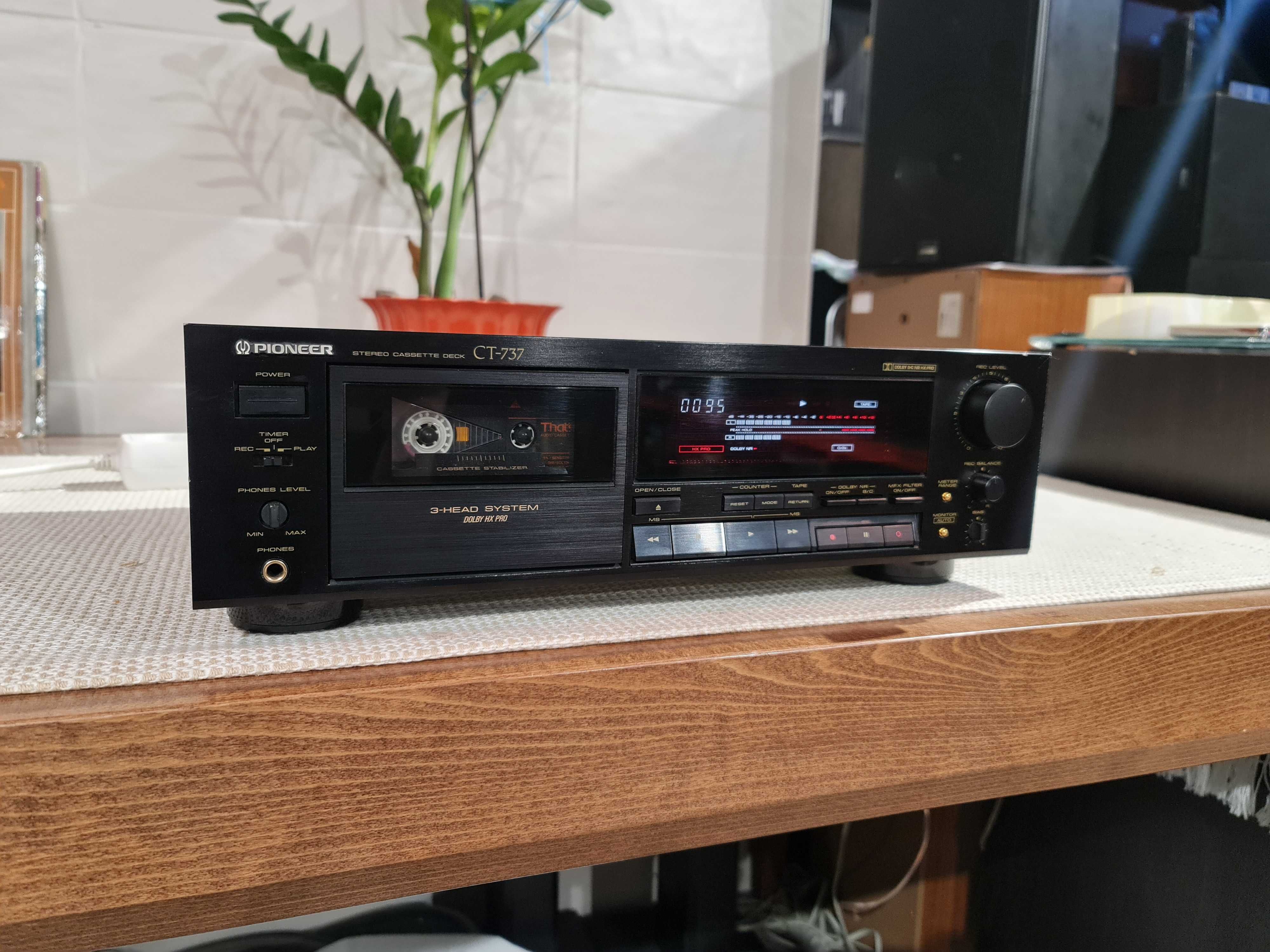 Касетна дека Pioneer CT-737 3 голови 3 мотори, моторизований приймач