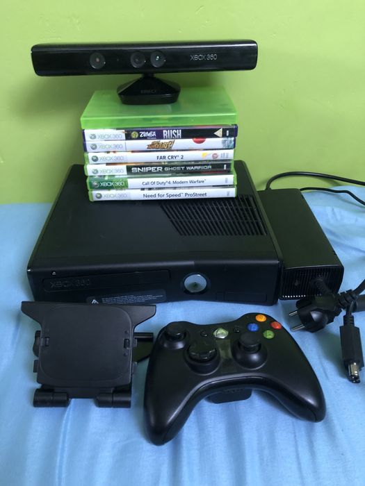 Konsola Xbox 360 s kinect pad gry