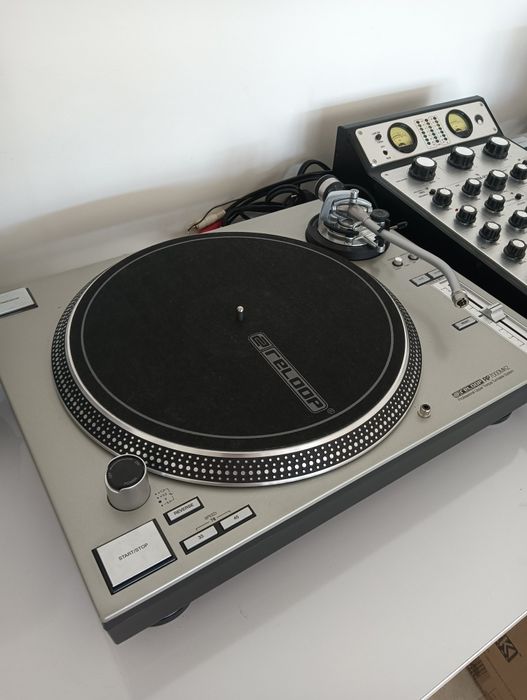 Pack 2 Gira Discos Reloop RP7000 + Mesa rotativos Omnitronic