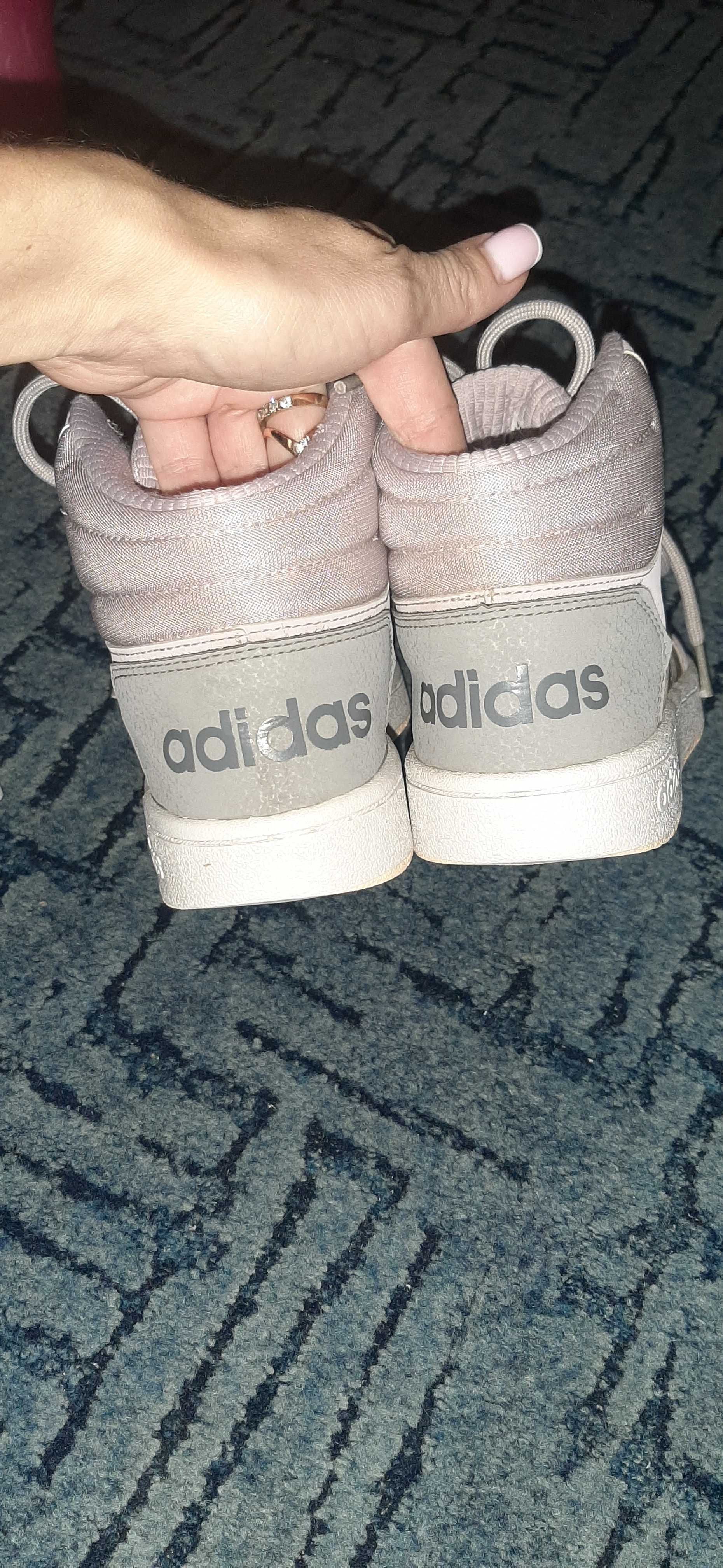 Adidas лавандові