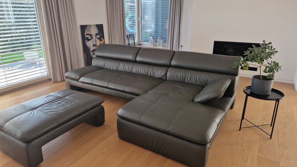 Elegancka, skórzana sofa plus pufa/ dostawka