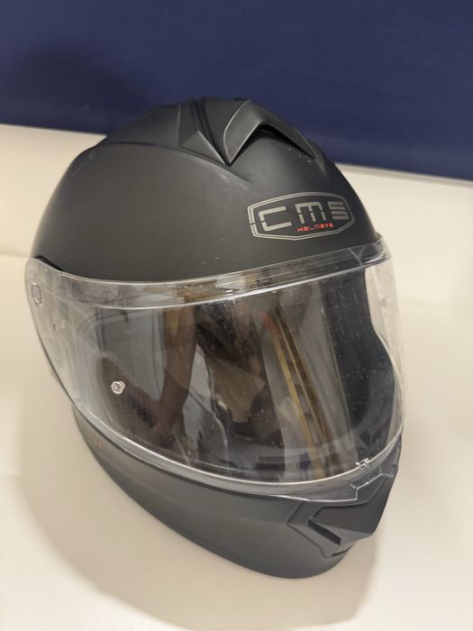 Capacete usado em boas condições