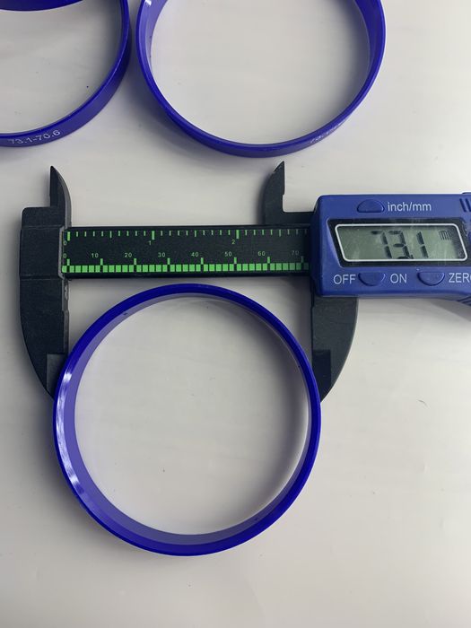 Проставочное центровочное кольцо 73,1 / 70,6 для автомобильных дисков.