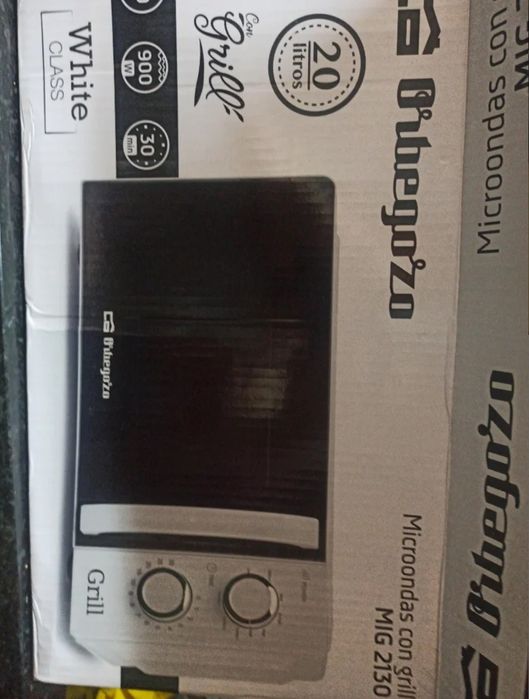 Microondas Orbegozo 20l com Grill MIG2130 em branco.