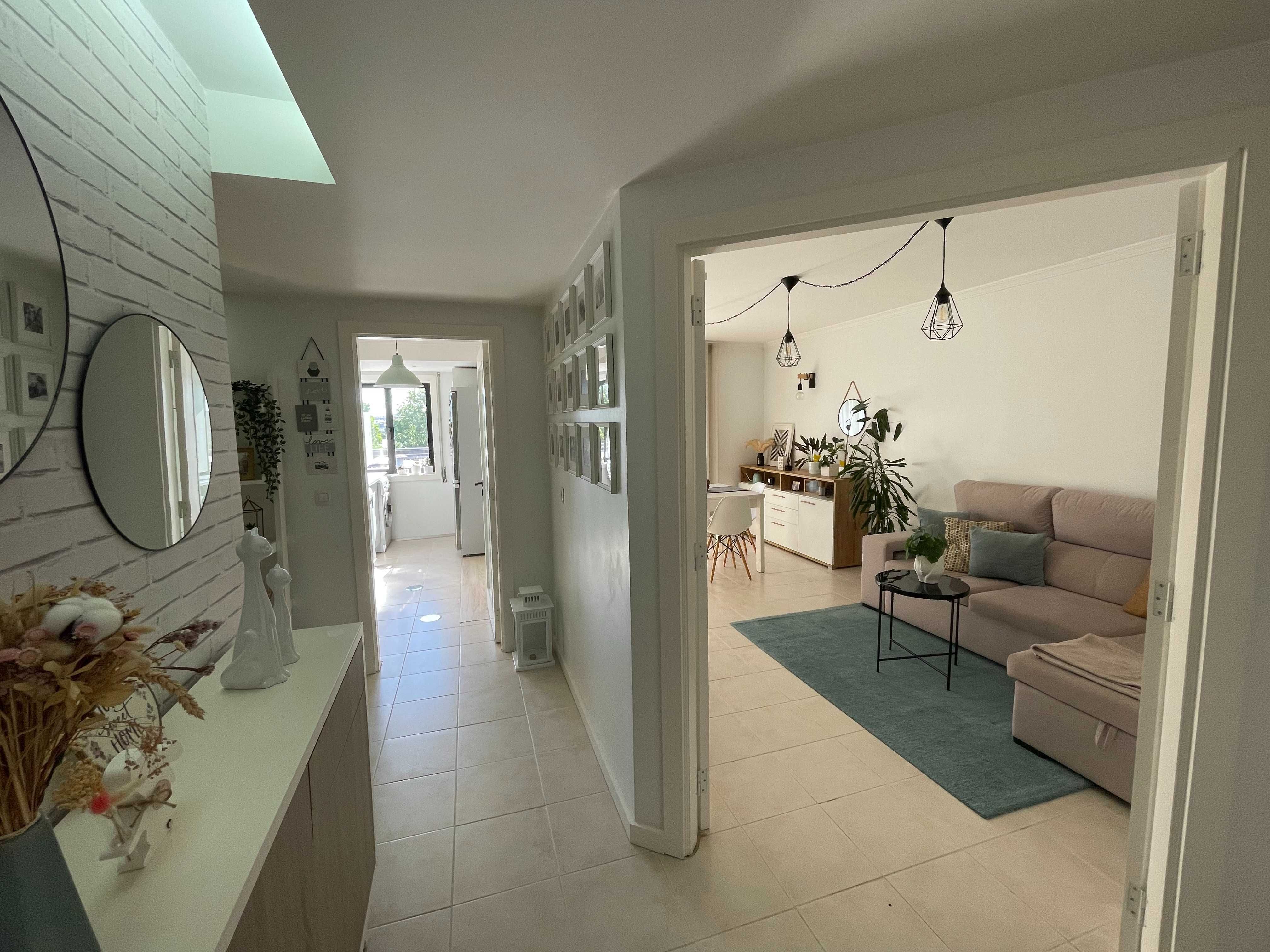 Apartamento T2 com 2 lugares de garagem em S. Mamede de Infesta