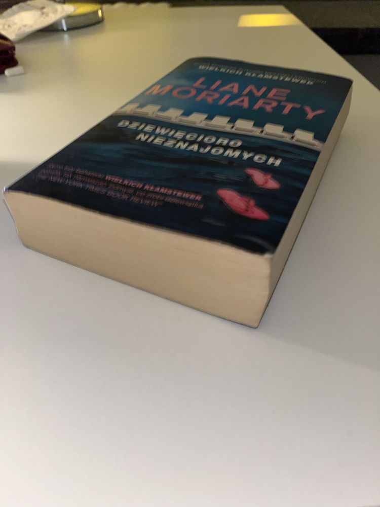 Książka Dziewięcioro nieznajomych Liane Moriarty