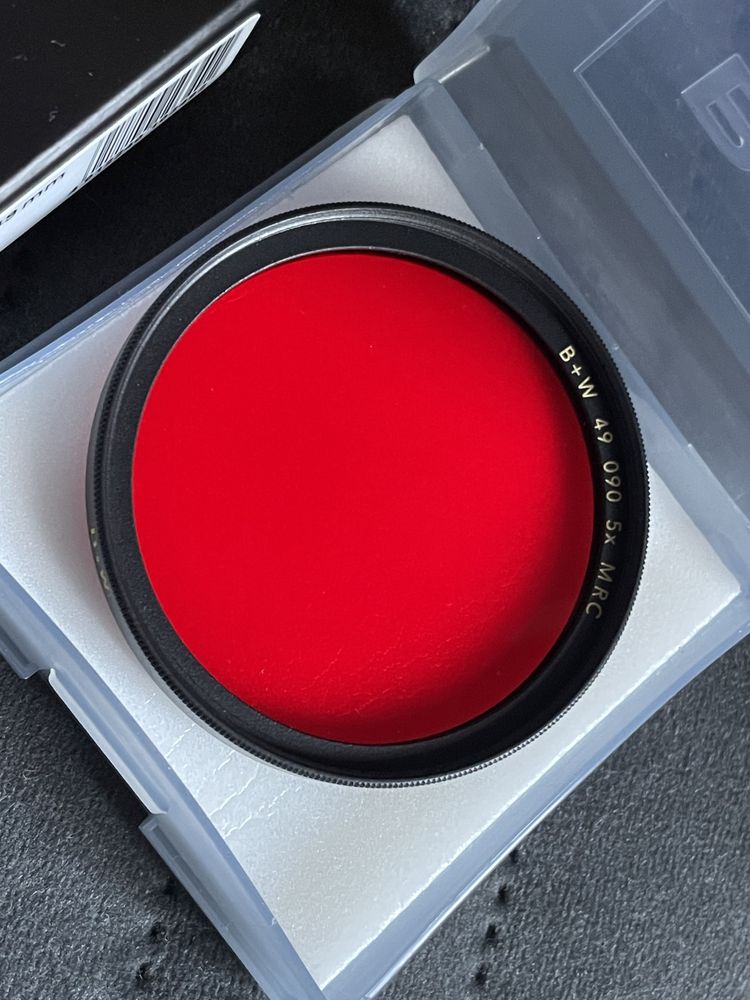 Filtr B+W jasno czerwony F-Pro 090 590 MRC 49 mm