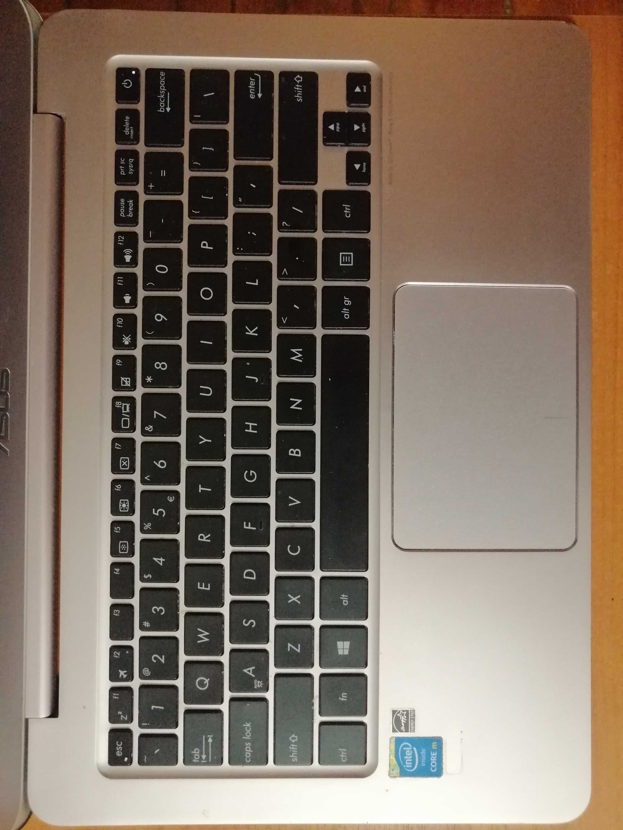 ASUS ZenBook UX305F - lekki i elegancki ultrabook o wadze 1,34 kg