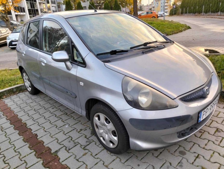 Honda jazz II 2005 uszkodzona szyba tylnia