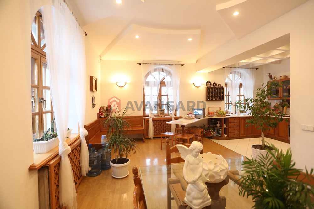 Продам 5 ком кв Центр, авторский ремонт