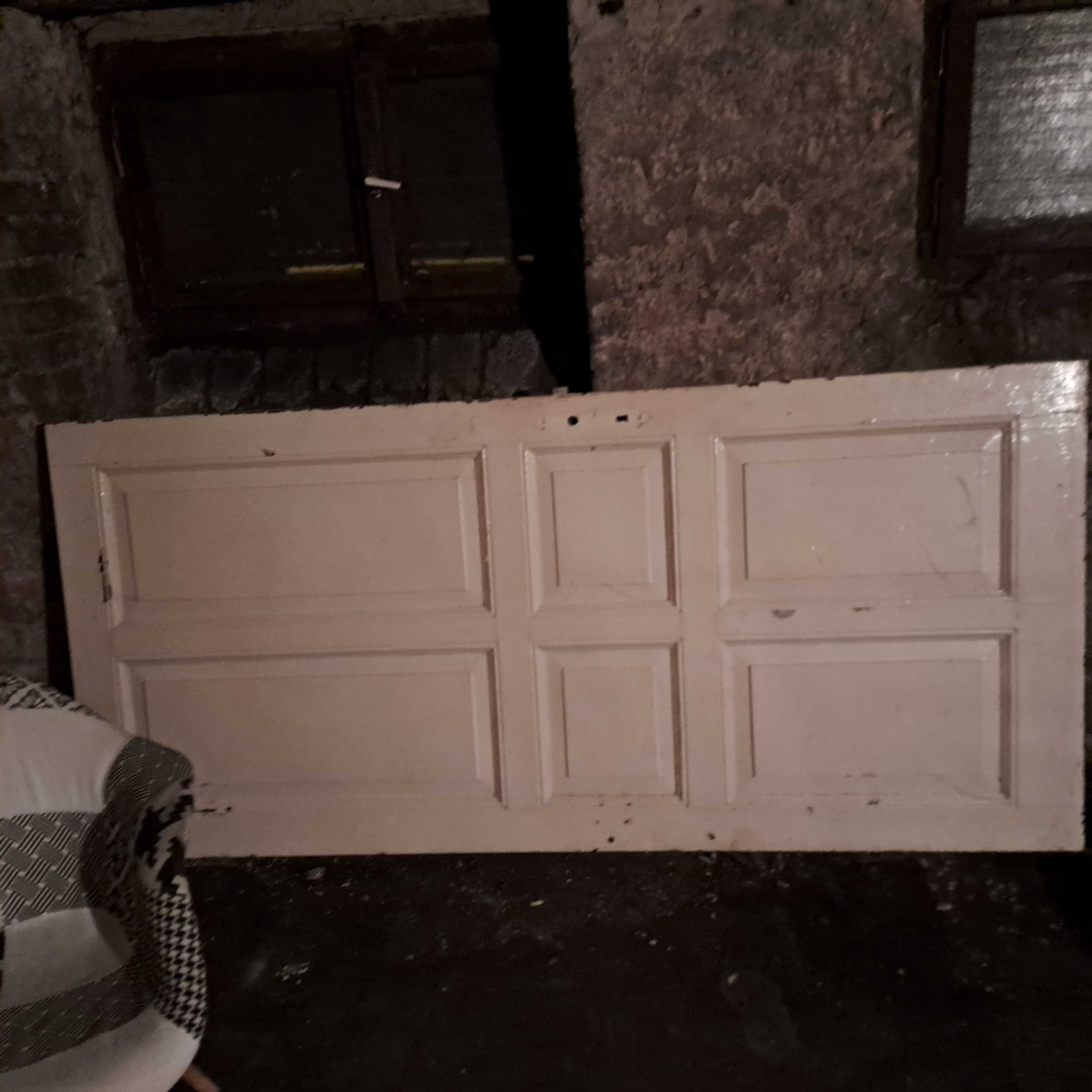 Sprzedam drzwi drewniane stare do renowacji