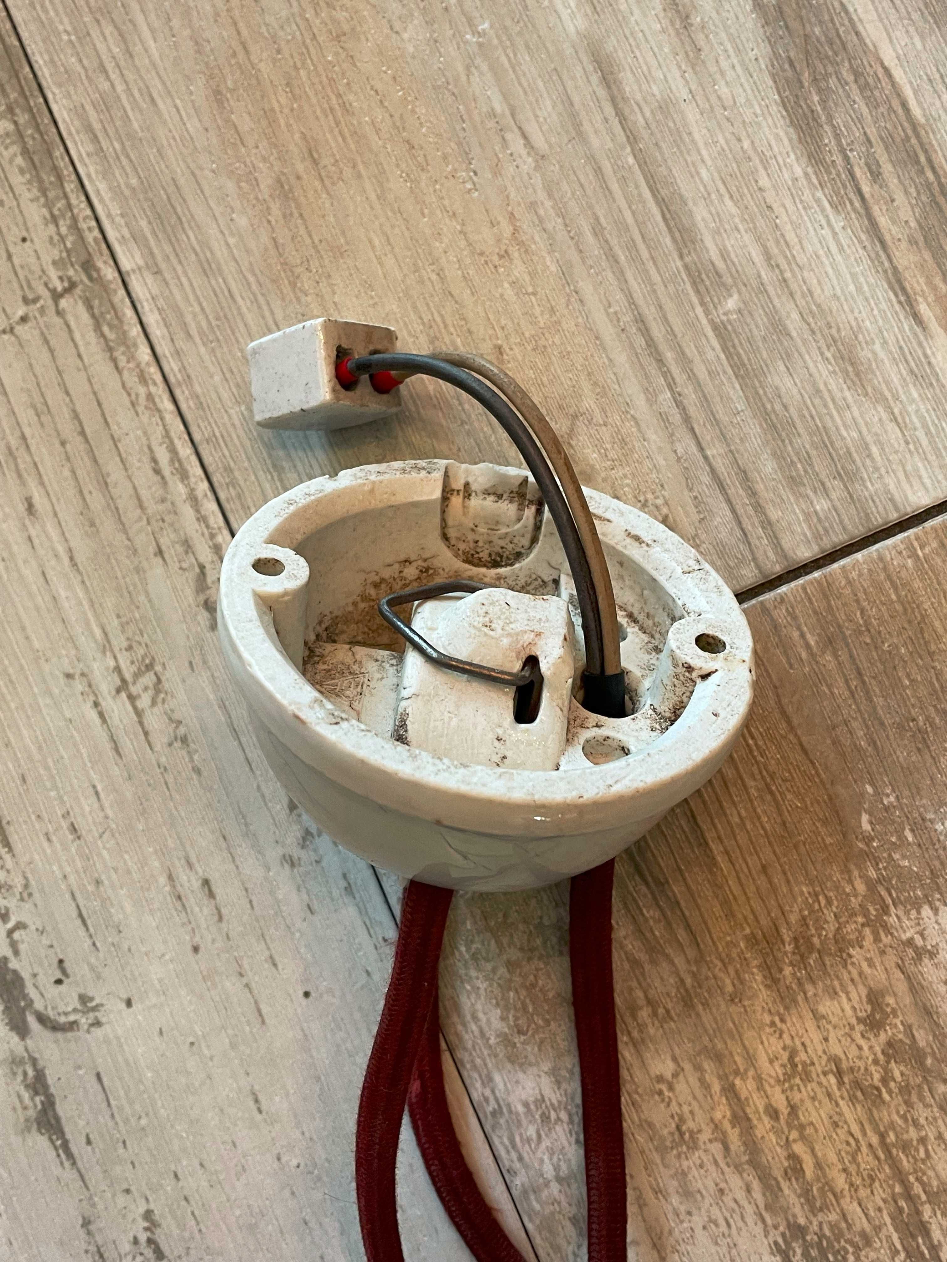 Stara lampa wisząca kuchenna z przeciwwagą porcelanową