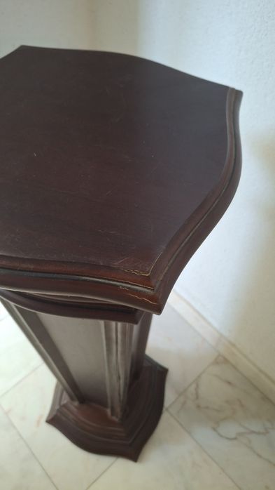 Coluna Decorativa de Madeira