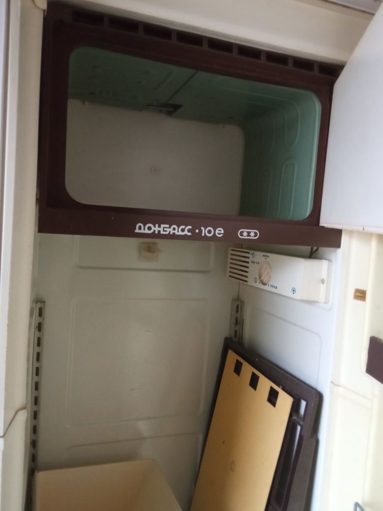 Продам холодильник Донбас.
