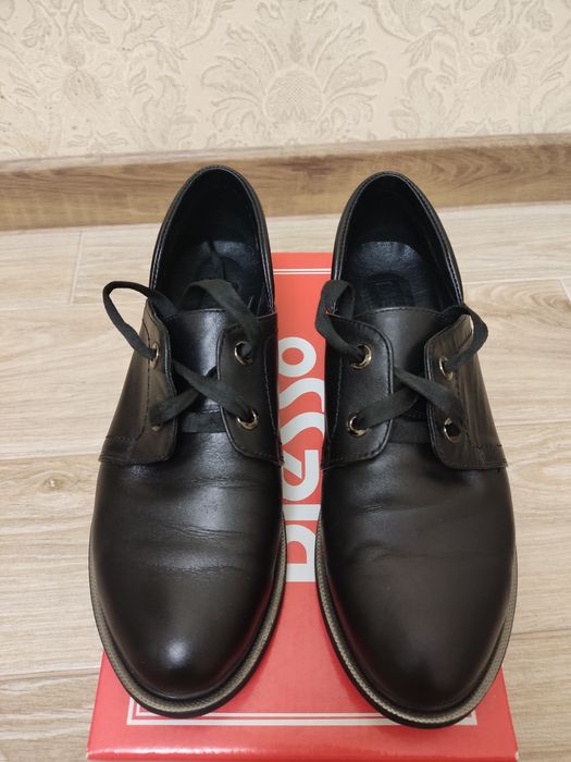 Чорні шкіряні туфлі, нові, стильні та зручні!