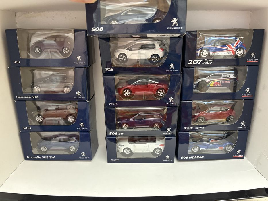Kolekcja samochodow resorakow modele peugeot