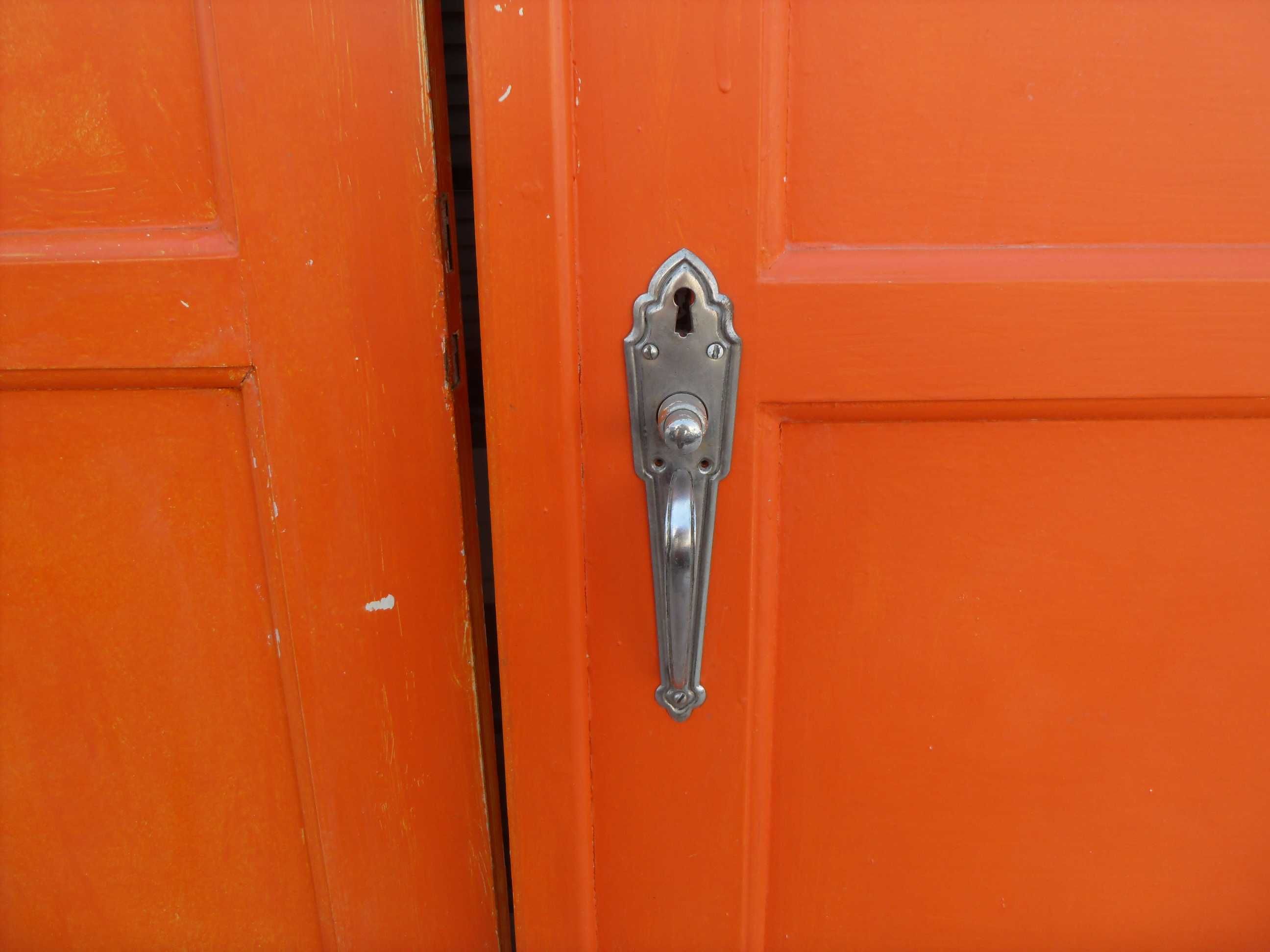 Janelas e Portas diversas de  madeira antigas