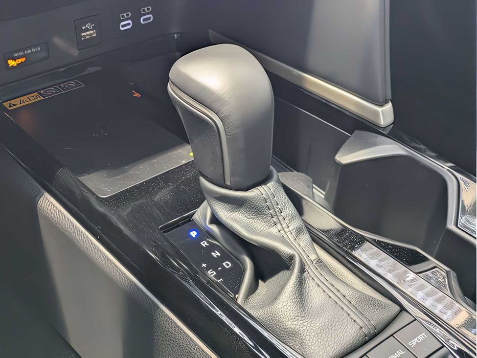 Toyota Camry      2025