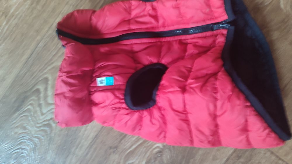 Жилетка, дождевик, зимний костюм.