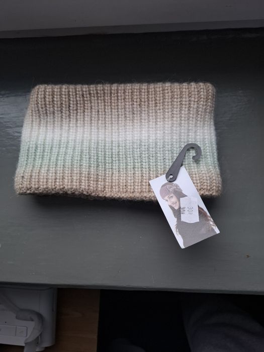 Zimowa opaska na głowę.