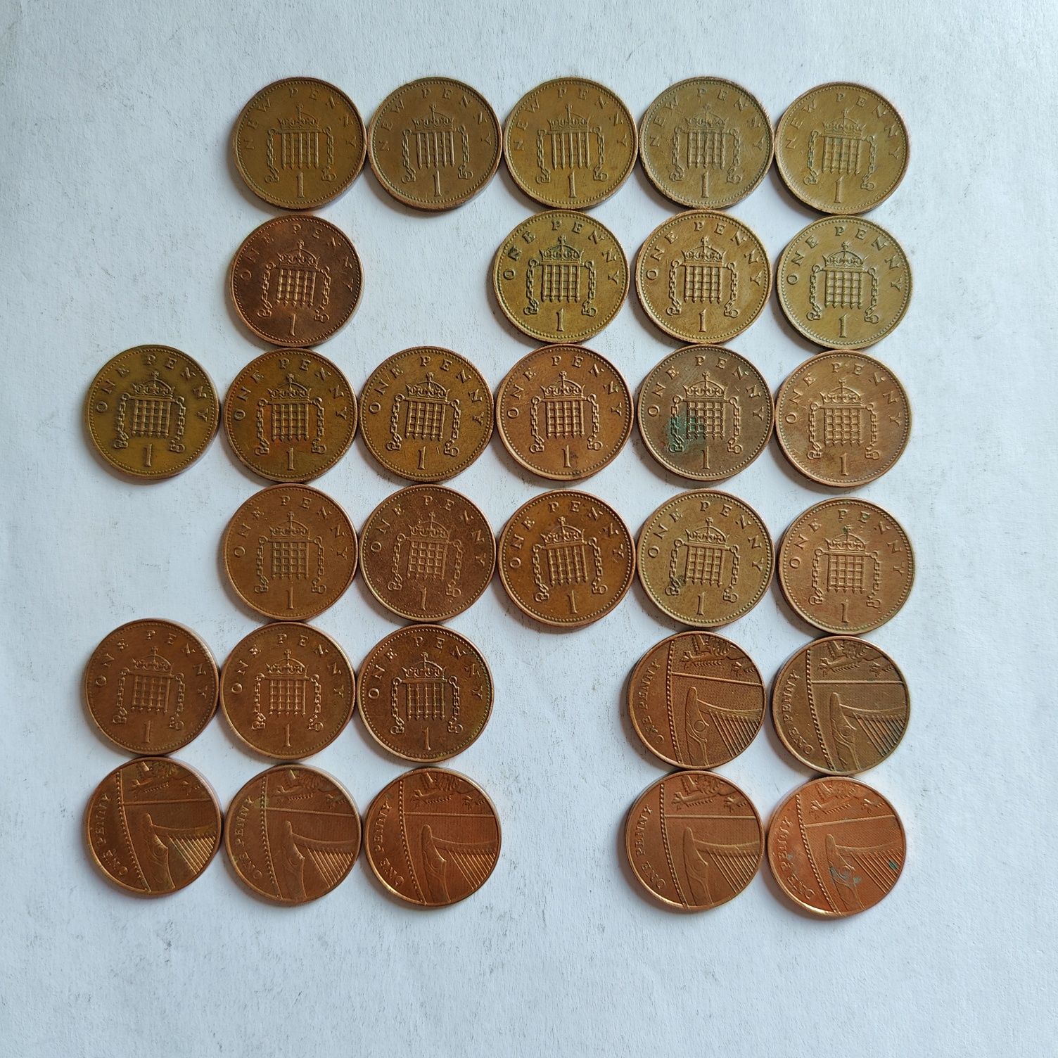 30 монет Великобританії 1 пенні різних років