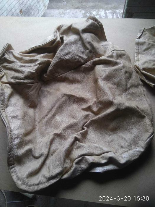 Кожа обрезки, большие и маленькие.