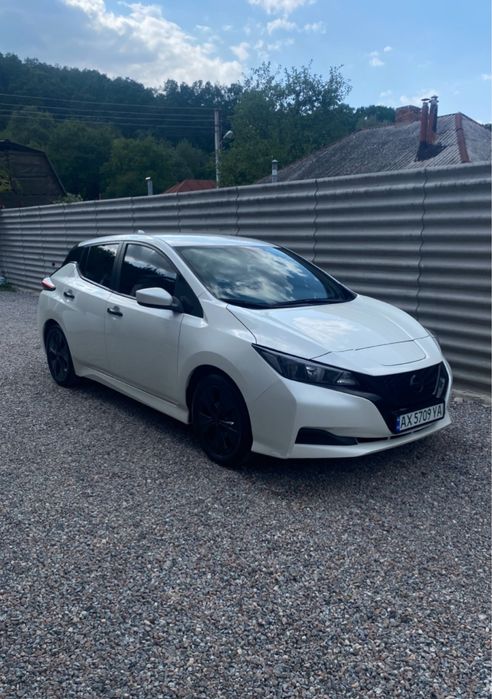 Продам Nissan Leaf