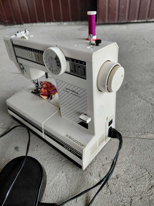 maszyna do szycia   /  896