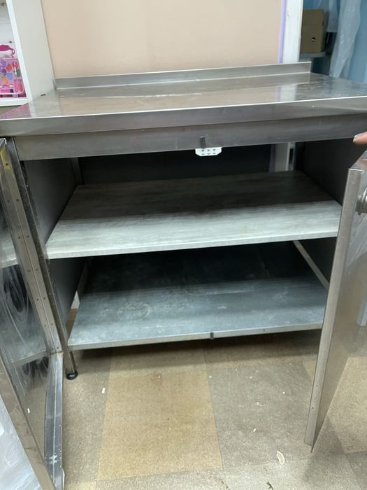Продам кухонную тумбу из нержавеющей стали