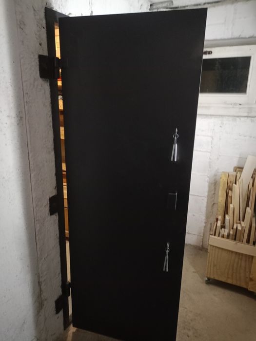 Drzwi stalowe do piwnicy