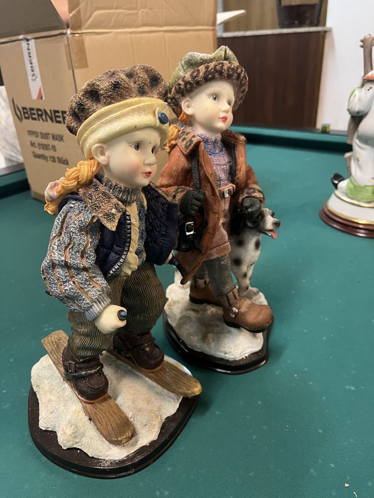 Conjunto de bonecos em louça
