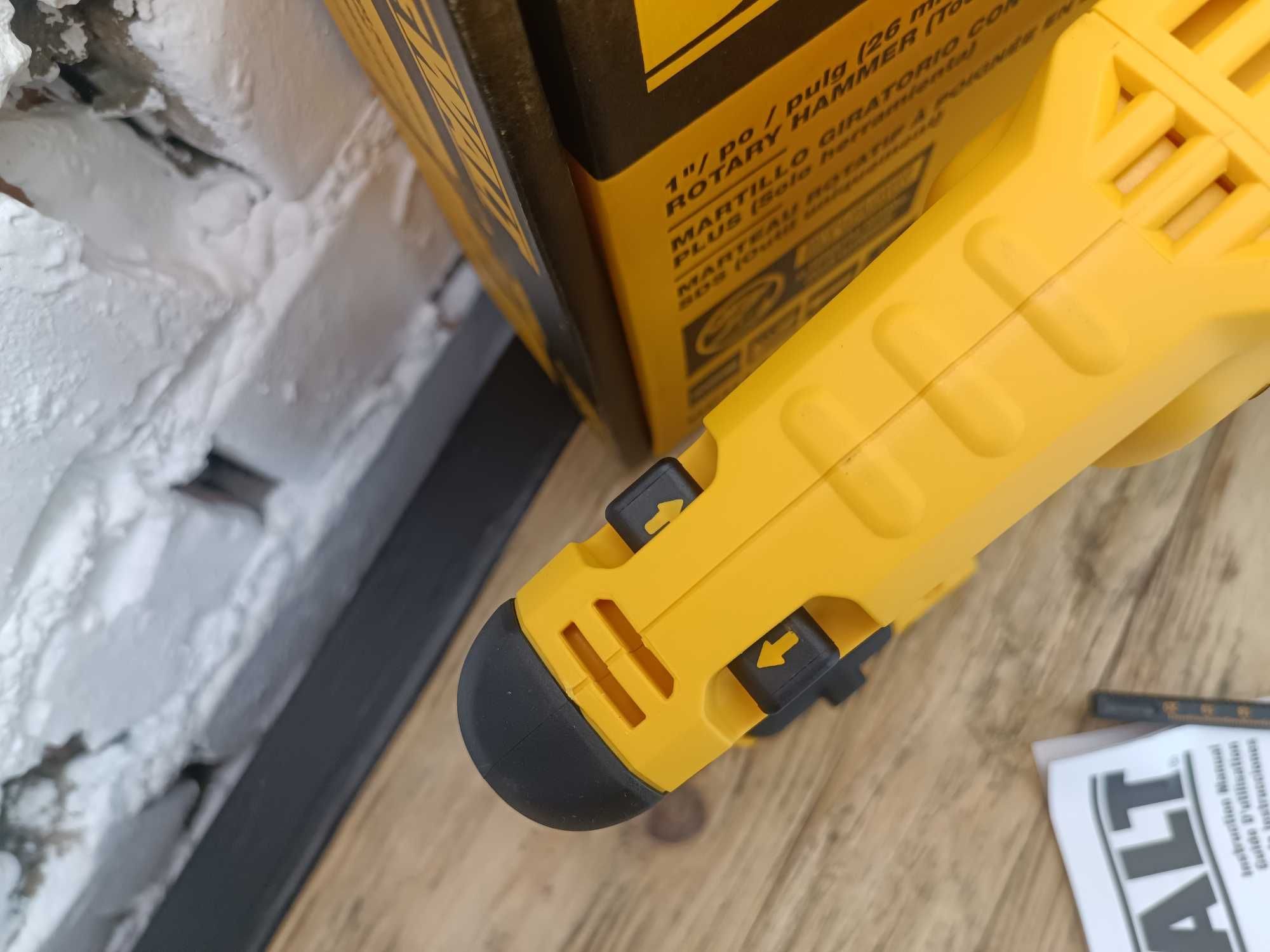 Безщітковий акумуляторний перфоратор DeWalt DCH133 з США Орігинал