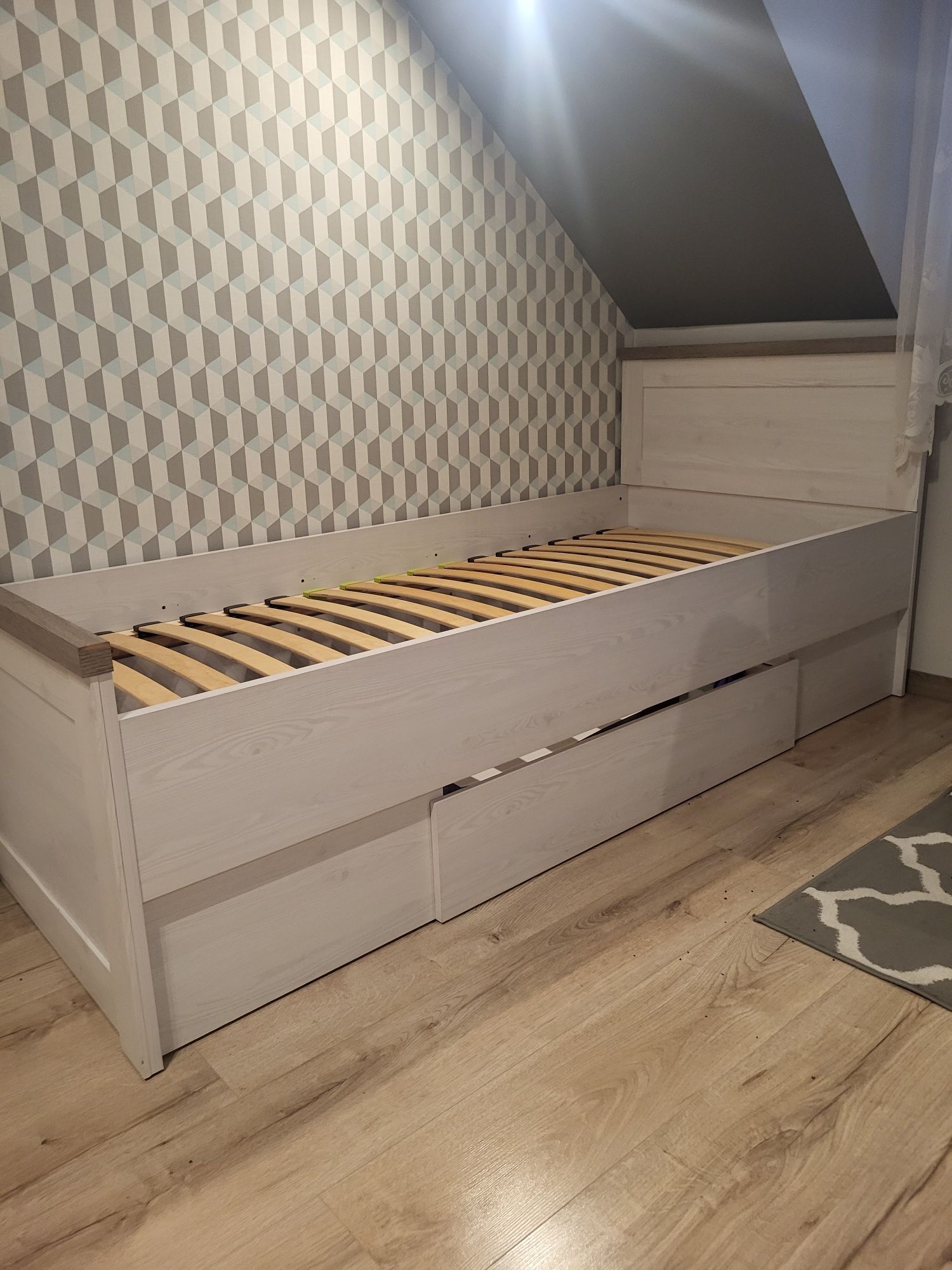 Łóżko młodzieżowe biało-szare 90x200