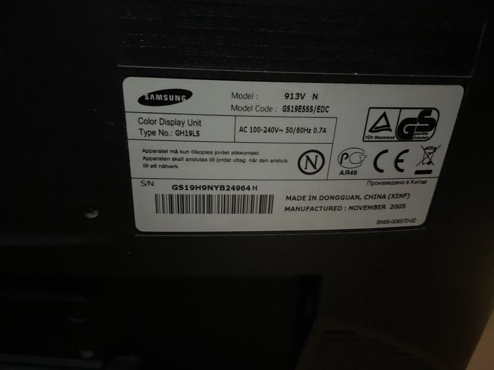 Monitor Samsung (model 913V N)