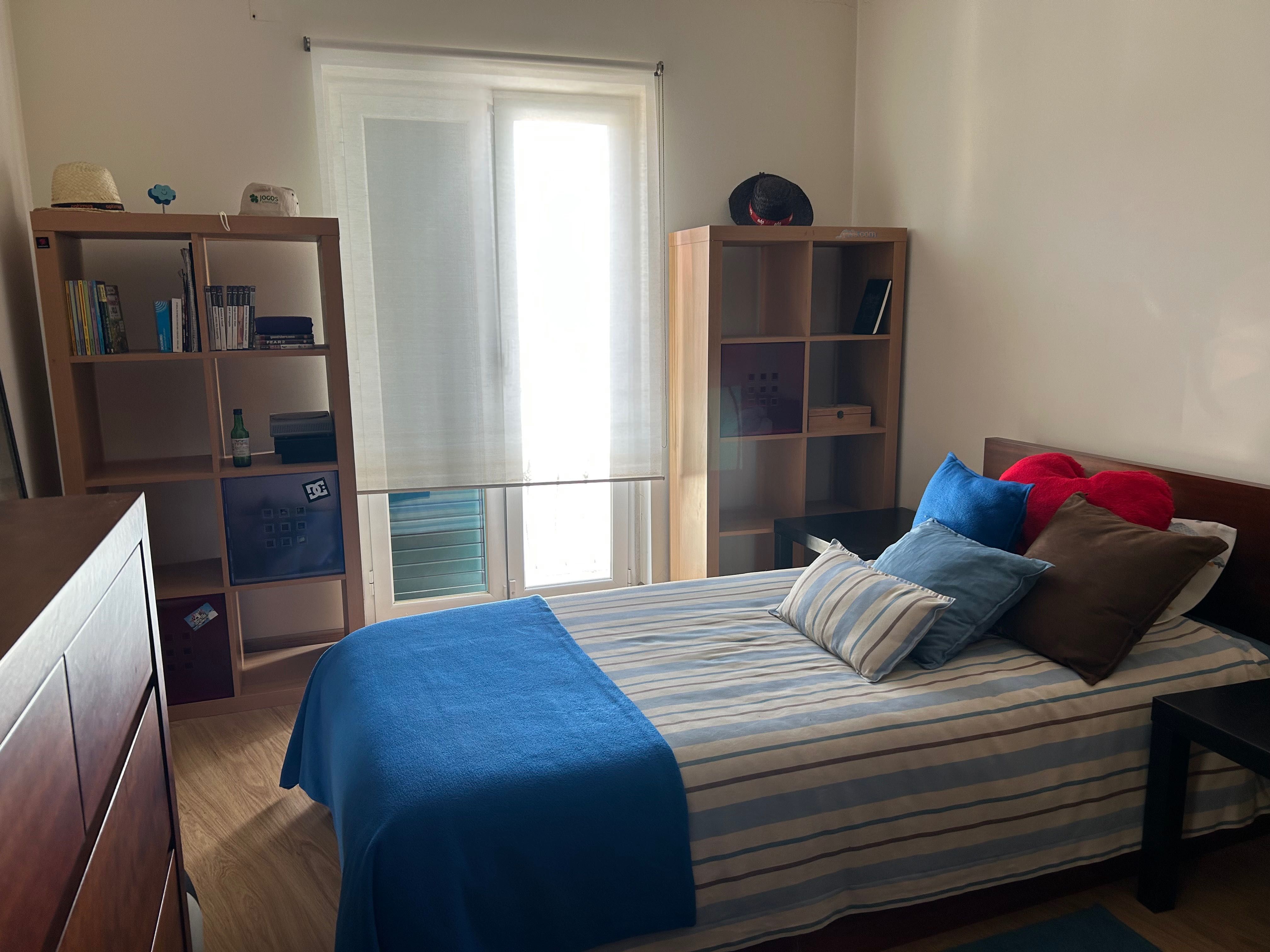 Quartos para arrendar-Charneca da Caparica-Estudantes sexo feminino