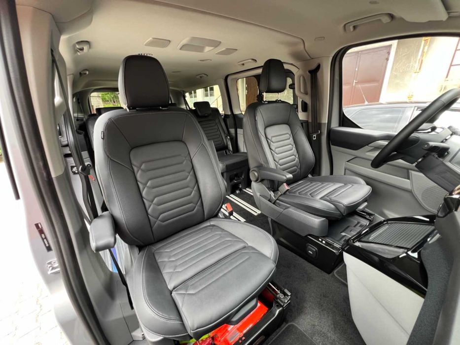 Wynajem busa 8-osobowego Ford Tourneo Custom Long 2024rok. NOWY MODEL!